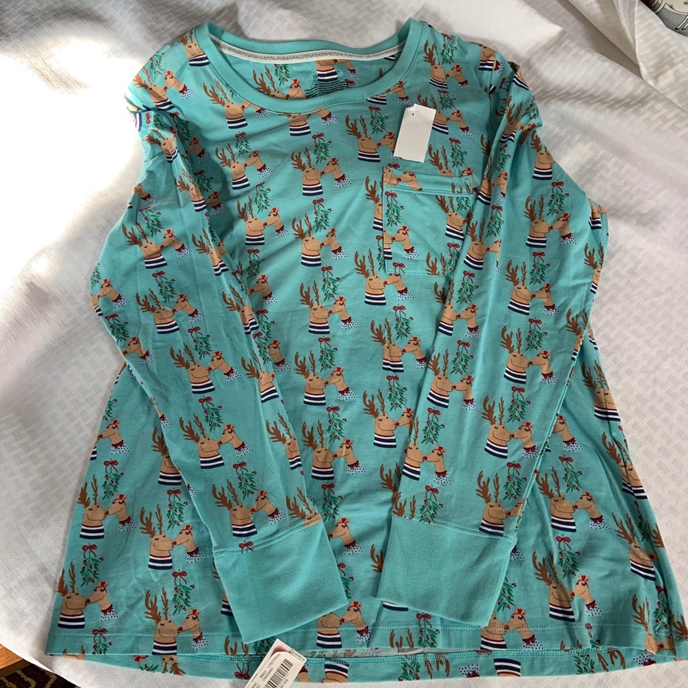 🦩NWT Sleep Sense women’s kissing reindeer long-sleeved pajama top, large